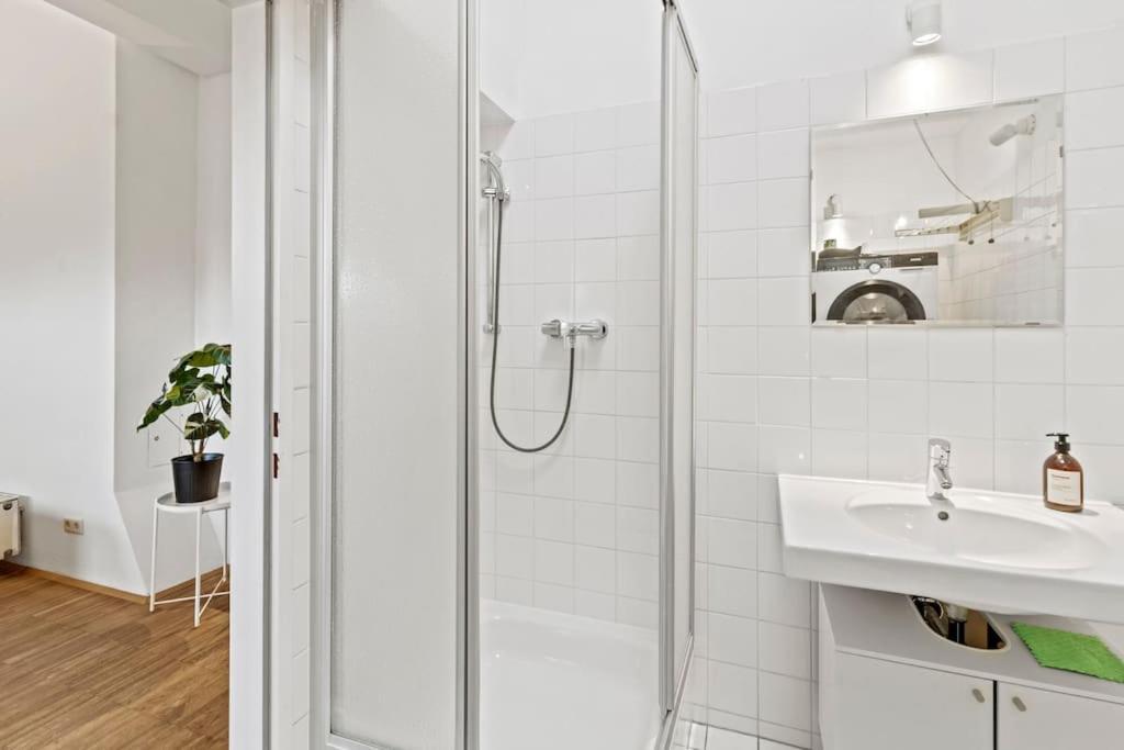 Spacious Next To Shopping Mall With Balcony Apartamento *