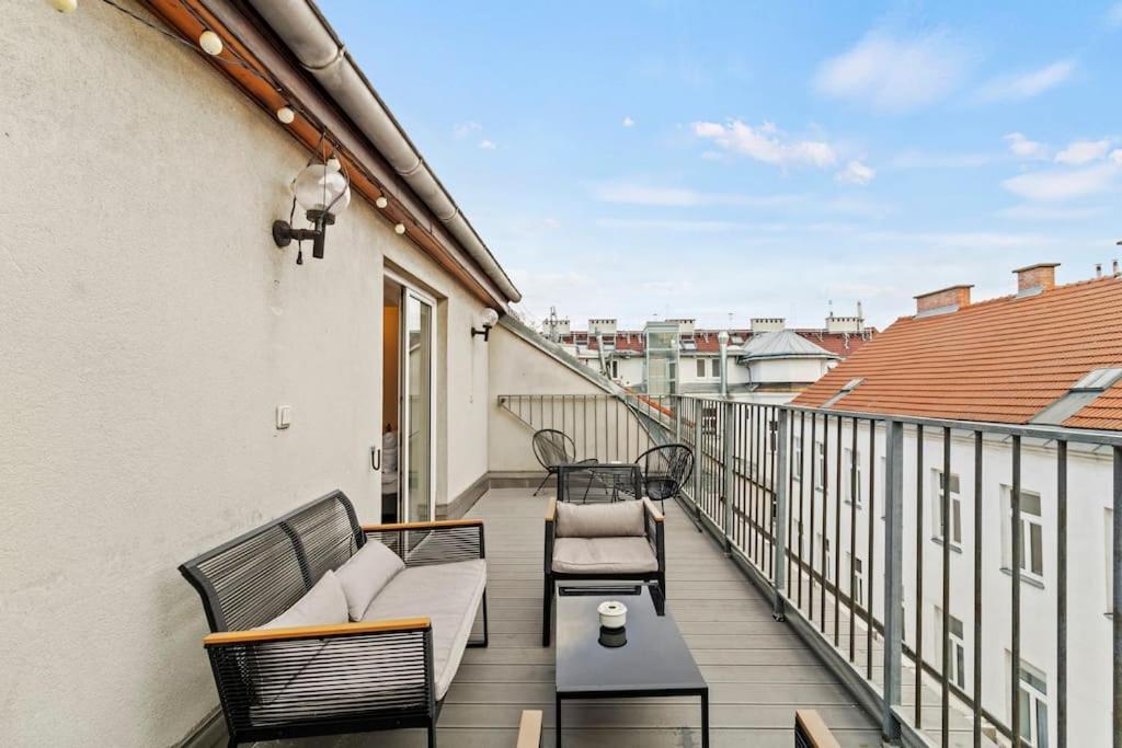 Spacious Next To Shopping Mall With Balcony * Wien