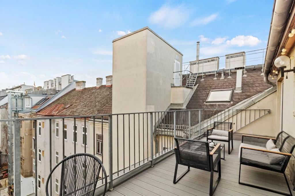 Apartamento Spacious Next To Shopping Mall With Balcony