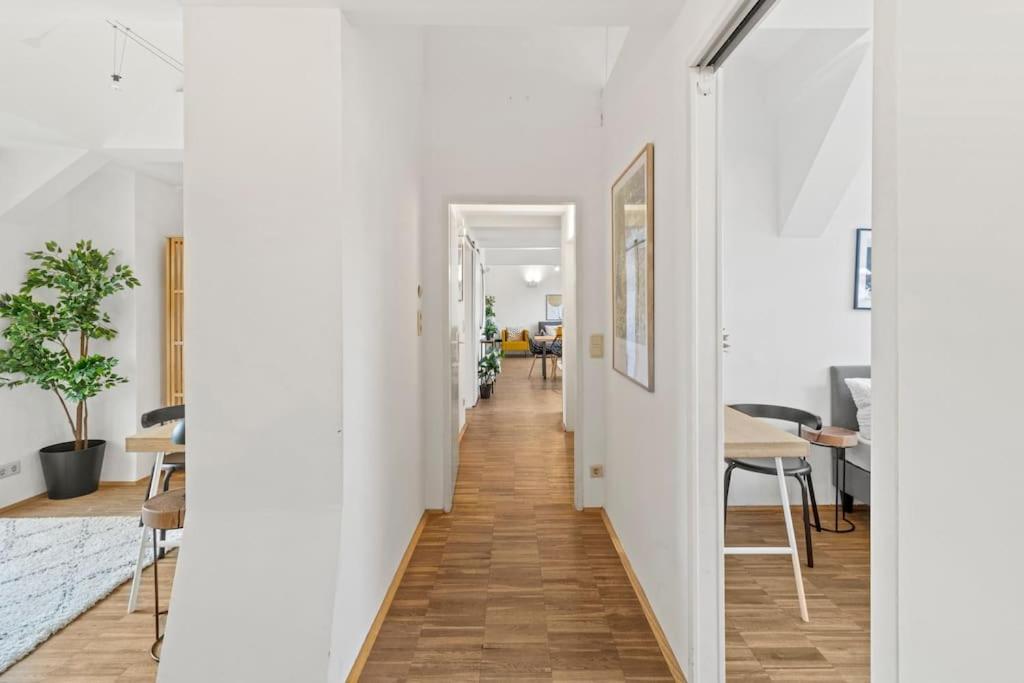 Apartment Spacious Next To Shopping Mall With Balcony Wien