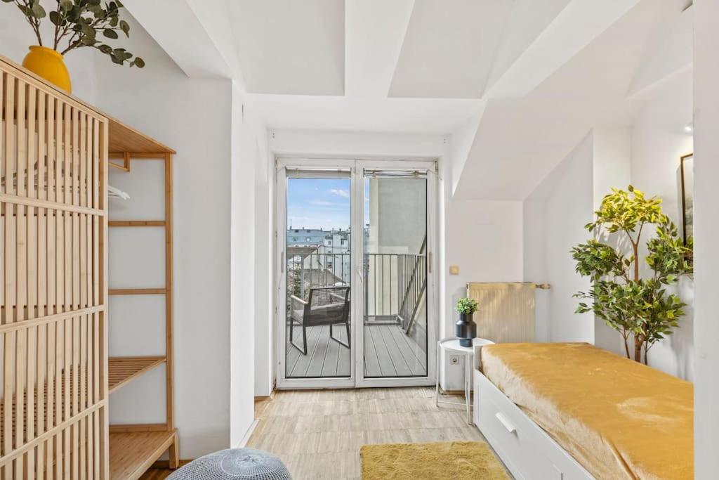 Apartamento Spacious Next To Shopping Mall With Balcony