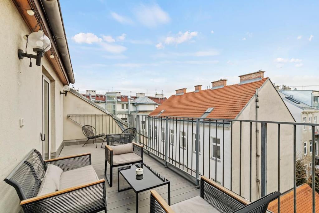Spacious Next To Shopping Mall *