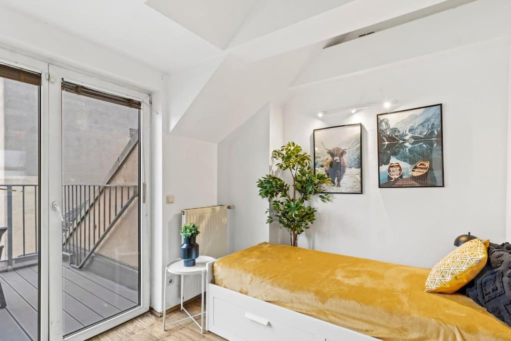 Spacious Next To Shopping Mall With Balcony * Wien