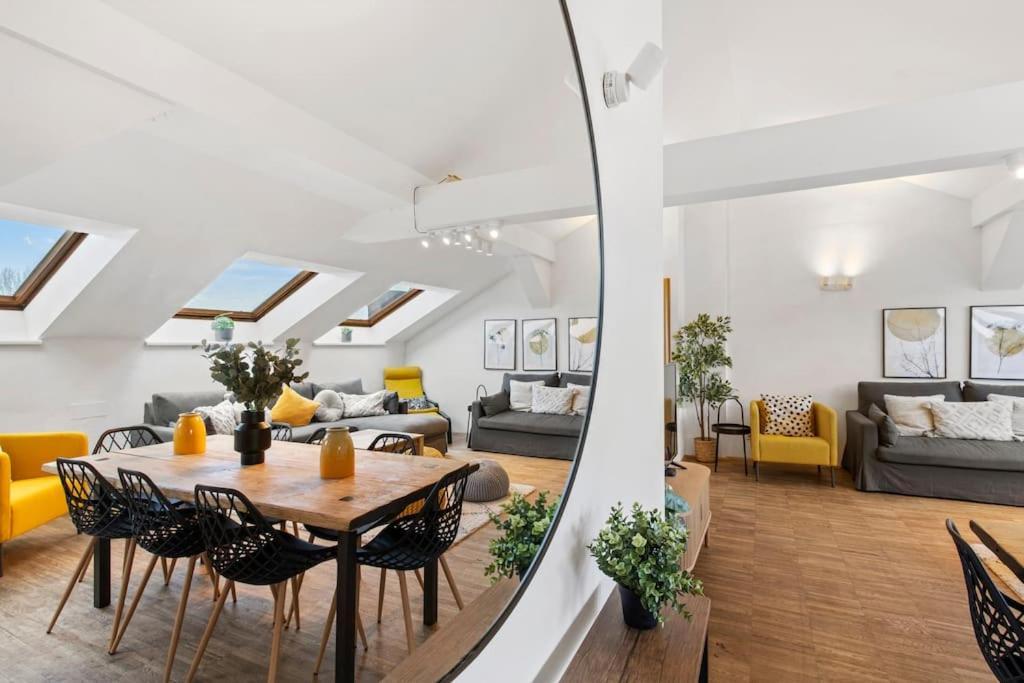 Spacious Next To Shopping Mall With Balcony * Viena