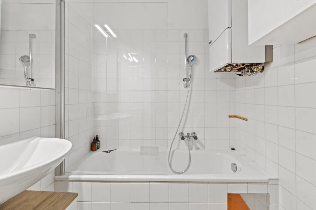 Spacious Next To Shopping Mall With Balcony Apartamento *