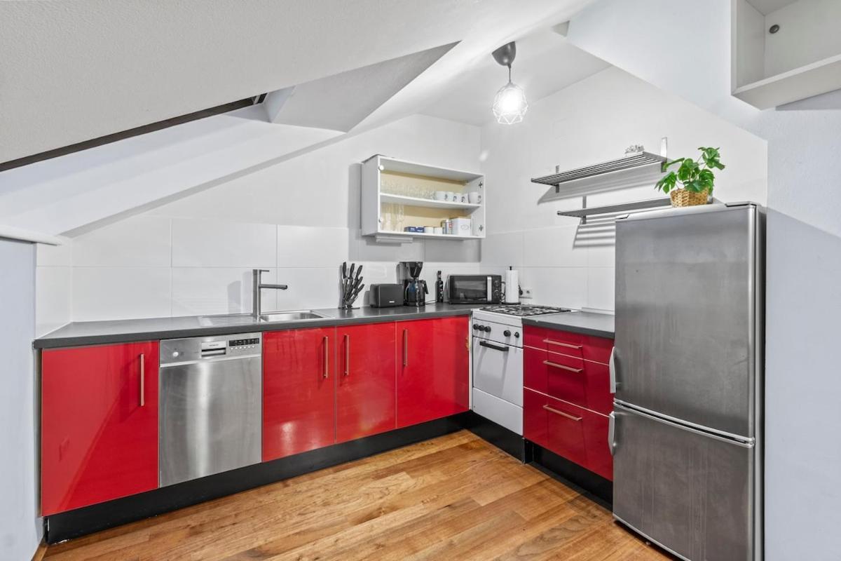 Apartamento Spacious Next To Shopping Mall With Balcony *