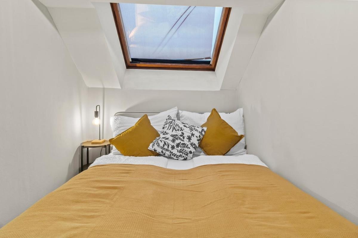 Apartamento Spacious Next To Shopping Mall With Balcony