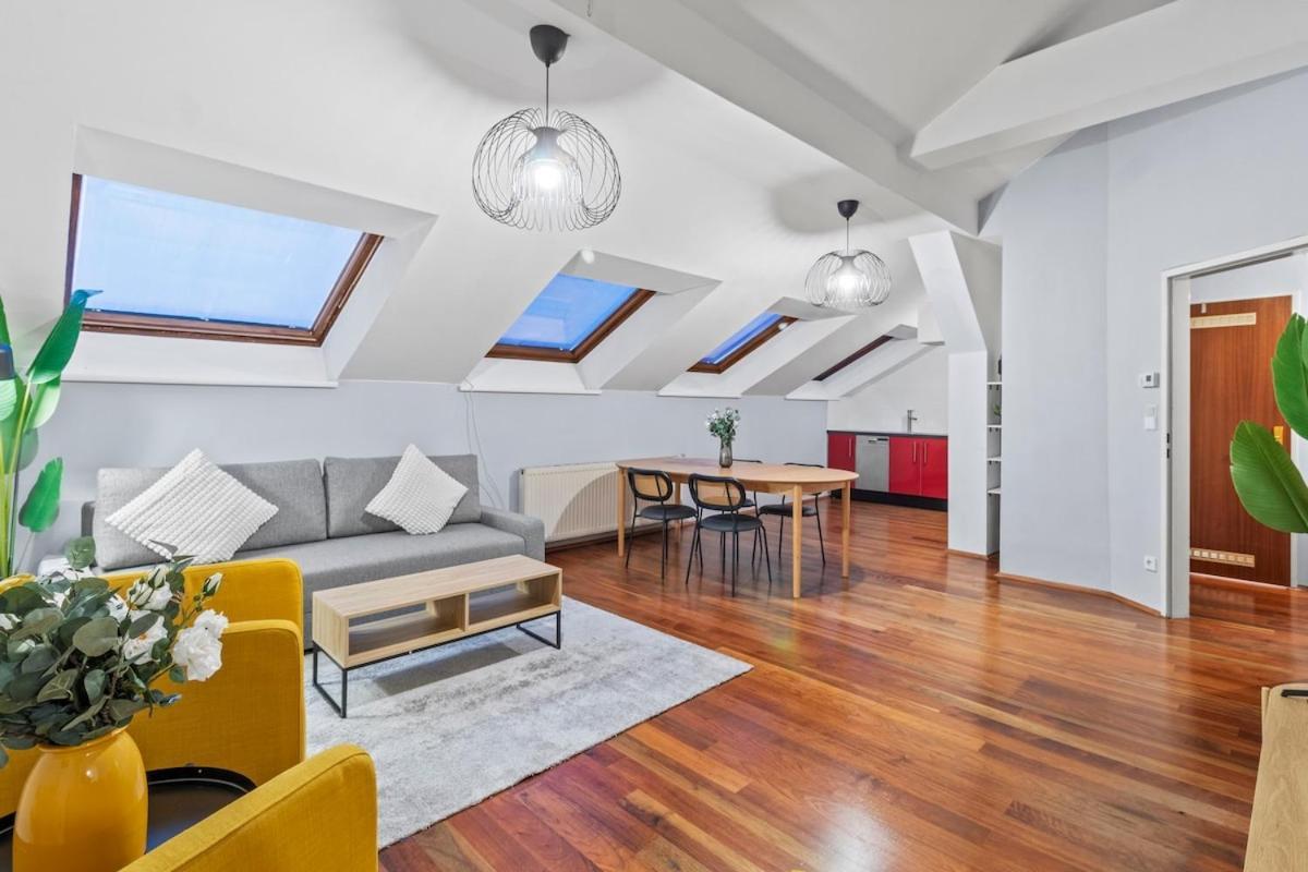 Spacious Next To Shopping Mall With Balcony Apartamento *